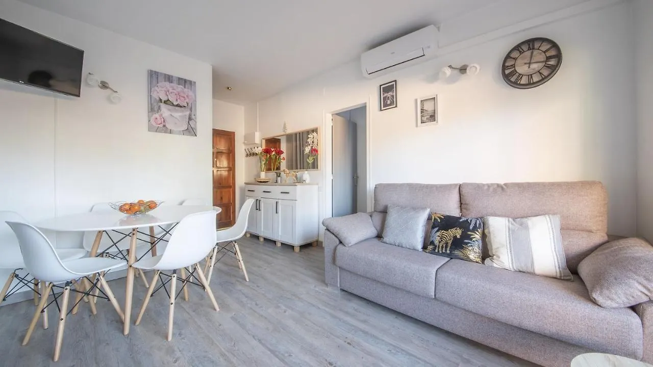 R96 - Apartamento Jocelyne Cerca De La Playa Segur de Calafell Apartment